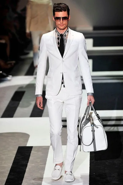 Look 3